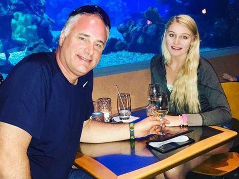 Lấy chồng U50, thiên thần 24 tuổi bụng bầu lớn vẫn tiết lộ tình dục trên cả tuyệt vời