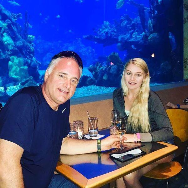 Lấy chồng U50, thiên thần 24 tuổi bụng bầu lớn vẫn tiết lộ tình dục trên cả tuyệt vời-2