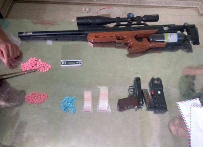 Kiều nữ 19 tuổi cùng 9 người đập đá trong khách sạn-2