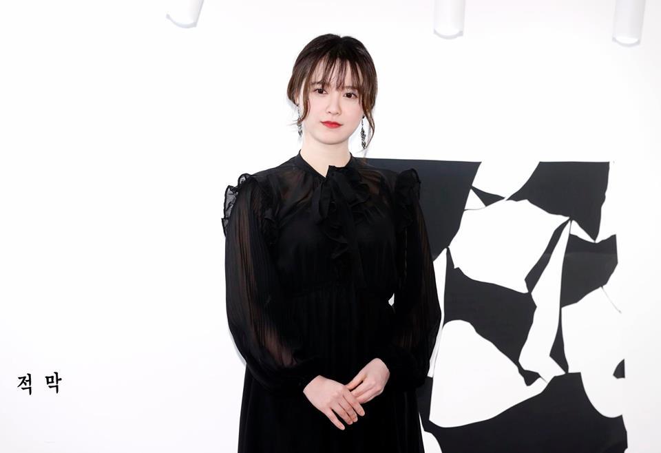 Nàng cỏ Goo Hye Sun tăng cân thấy rõ, liên tục lấy tay che vòng bụng to tướng-6