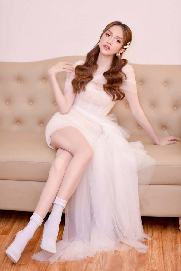 Hari Won - Hương Giang đẹp một chín một mười khó phân thắng bại trong thảm đỏ tuần qua-3