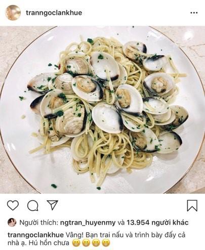 Bầu 3 tháng, Lan Khuê được chồng vào bếp nấu ăn, Lý Nhã Kỳ cũng phải thốt lên điều này...-1