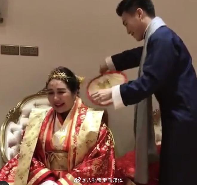 Choáng váng với sính lễ toàn vàng ròng của chàng rể Harvard tặng con gái ông trùm sòng bạc Macau trước ngày cưới-1
