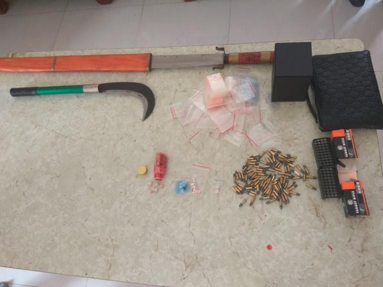 Hotgirl cùng nhiều thanh niên vào khách sạn mở hội chơi ma túy-5