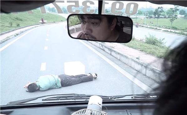 Vừa bị bố vợ tặng cho cái tát, Khải lại lái xe gây tai nạn trong tập 41 Về Nhà Đi Con-3