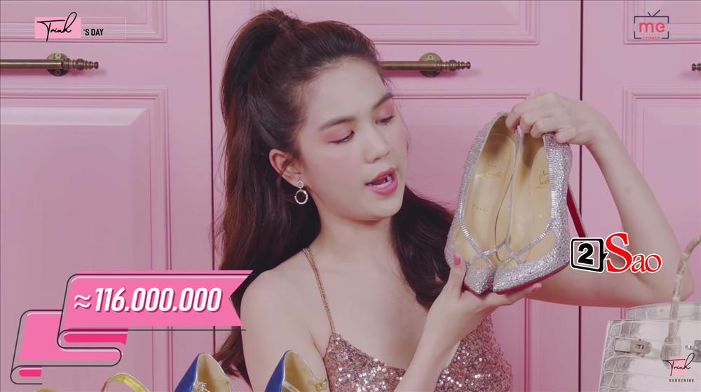 Ngọc Trinh khoe 4 đôi giày và những chiếc túi bé xíu đắt nhất trong tủ đồ mà tổng giá trị đã lên đến 4 TỶ ĐỒNG-14