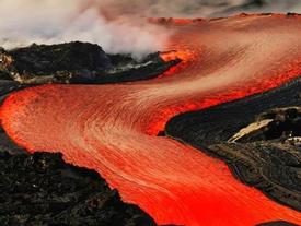 Ngắm dung nham núi lửa đổ ào ào như lũ ở Hawaii Ngắm dung nham núi lửa đổ ào ào như lũ ở Hawaii