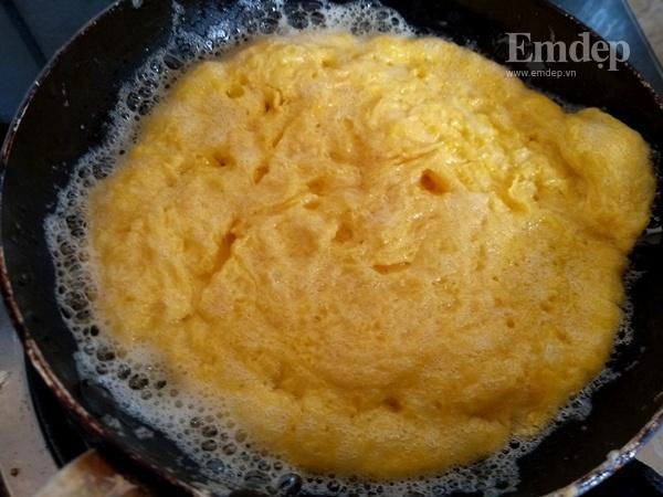 Trứng cuộn chà bông sốt mè rang đơn giản cả nhà xuýt xoa mãi-3