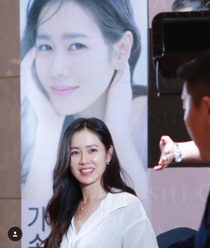 Chị đẹp Son Ye Jin khoe vẻ ngoài trẻ trung ngỡ ngàng ở tuổi 37-2