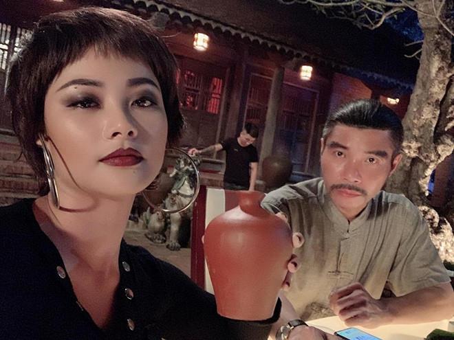 Huyền Thạch: Mệt mỏi vì bị chê tạo dáng phản cảm trên truyền hình-1