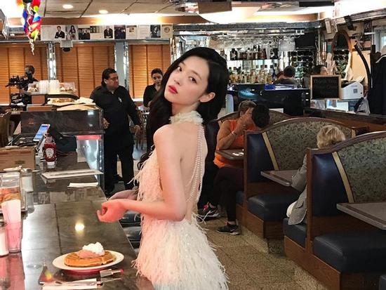 Sulli và những lần ghi điểm vì không mặc phản cảm