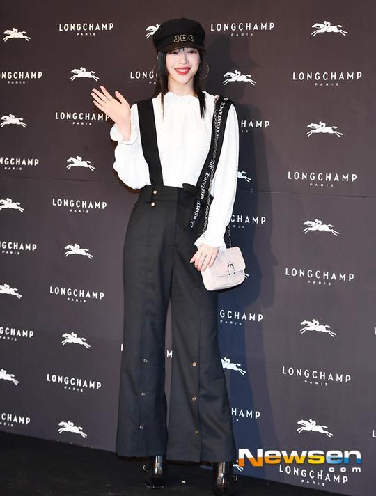 Sulli và những lần ghi điểm vì không mặc phản cảm-3