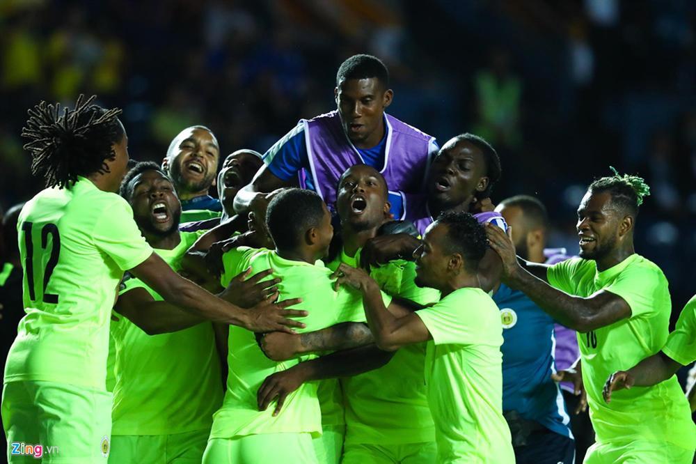 Quế Ngọc Hải ra dấu im lặng trước hàng nghìn CĐV Thái Lan-12