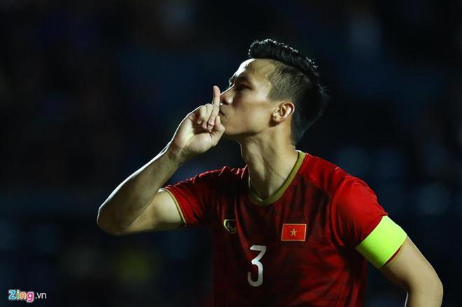 Mạng xã hội ngập tràn ảnh chế Quế Ngọc Hải ra hiệu Khẽ thôi cưng à-2