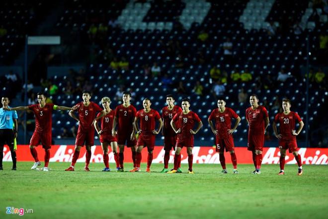 Mạng xã hội ngập tràn ảnh chế Quế Ngọc Hải ra hiệu Khẽ thôi cưng à-1