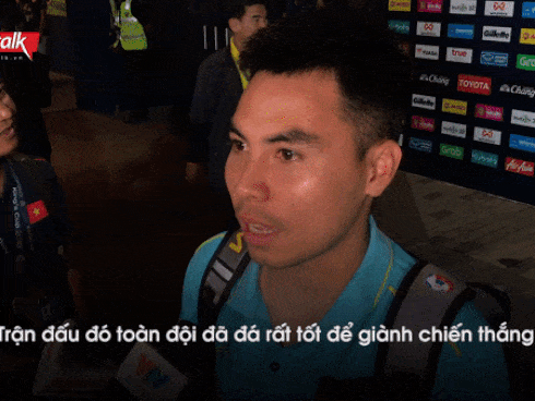 Hoàng tử Đức Huy trung thành với kiểu chụp ảnh giơ tay chữ V-5