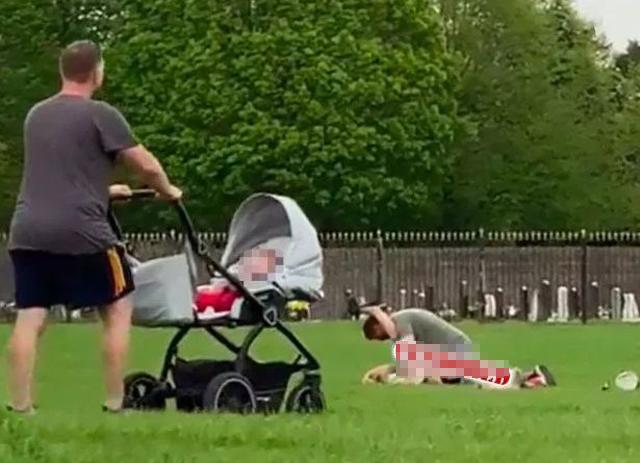 Rủ nhau ra công viên hành sự, cặp nam nữ gây sốc khi thản nhiên làm chuyện người lớn dù xung quanh có rất nhiều trẻ em-3