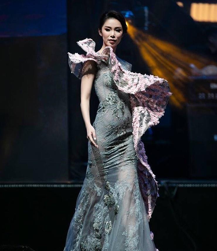 Bản tin Hoa hậu Hoàn vũ 9/6: Hoàng Thùy lên đồ xuất sắc, chẳng cần hở cũng chặt đẹp đối thủ Indonesia-4