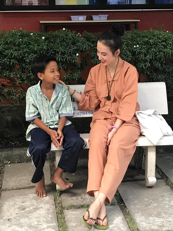 Phương Trinh Jolie phô diễn thân hình phồn thực đốt cháy bể bơi tại Mỹ-3