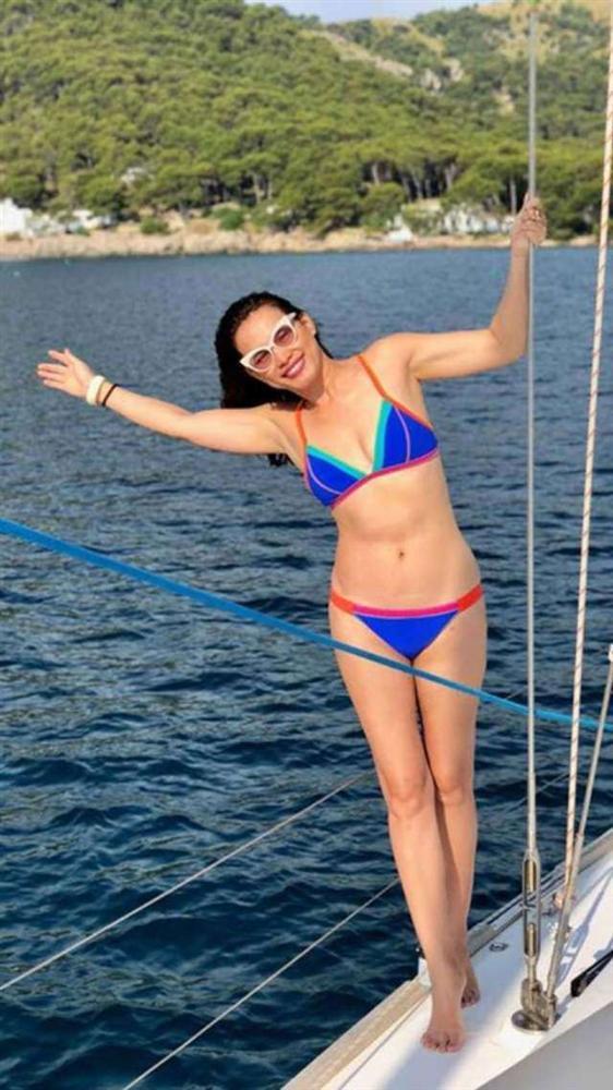 Từng bị chê tơi tả khi mới đăng quang, nhan sắc nàng Hoa hậu lệch chuẩn hiện tại ra sao?-9