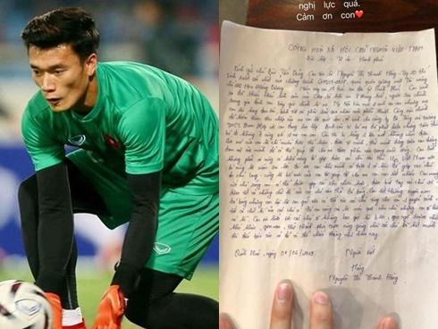 Lá thư tay của cô bé 14 tuổi gửi đến thủ môn Bùi Tiến Dũng gây xúc động