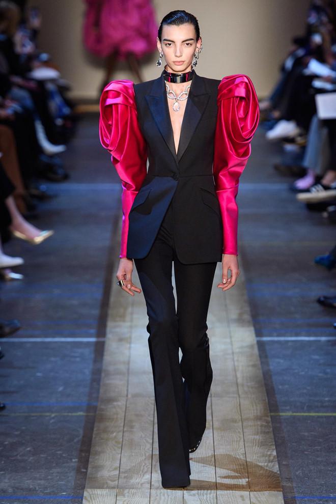 Chi Pu nhiều lần gây tranh cãi vì trang phục giống nhà mốt quốc tế-2