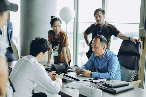 Thính với B Trần còn chưa nguội, Harry Lu lại được Tiến Luật nâng như trứng-5