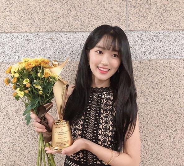 Hình ảnh ngày ấy - bây giờ của Kim Yoo Jung bất ngờ thu hút sự chú ý vì quá đẹp-5