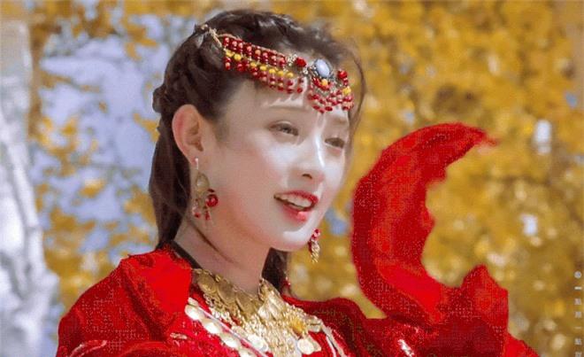 Ảnh chưa phẫu thuật thẩm mỹ của Hồng y mỹ nữ khiến fan giật mình-8