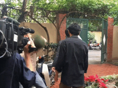 Khải vòi tiền bố vợ mới chịu ly hôn, Vũ lên giường với gái lạ trong tập 42 Về Nhà Đi Con-4