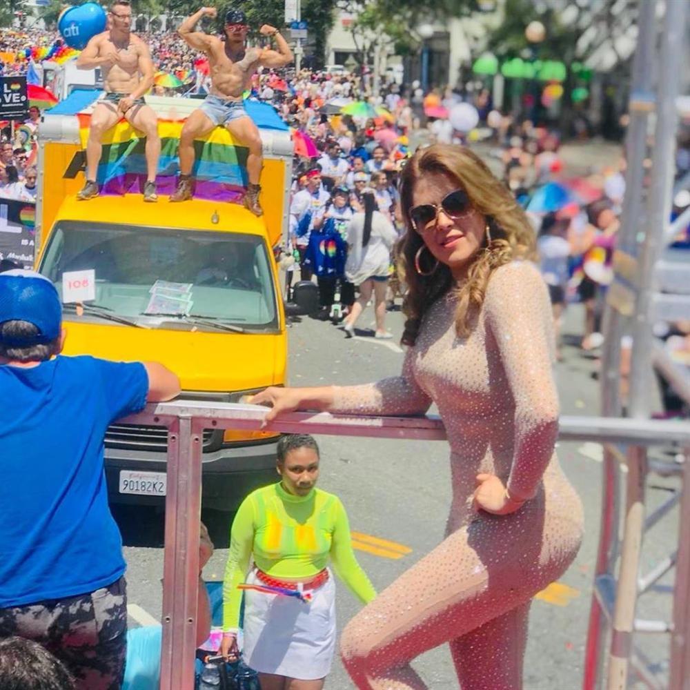 Bản tin Hoa hậu Hoàn vũ 10/6: Đồ nhàu xuất sắc giúp Trương Thị May chặt đẹp mỹ nữ mặc cũng như không-2