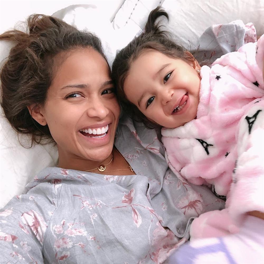 Bản tin Hoa hậu Hoàn vũ 10/6: Đồ nhàu xuất sắc giúp Trương Thị May chặt đẹp mỹ nữ mặc cũng như không-12