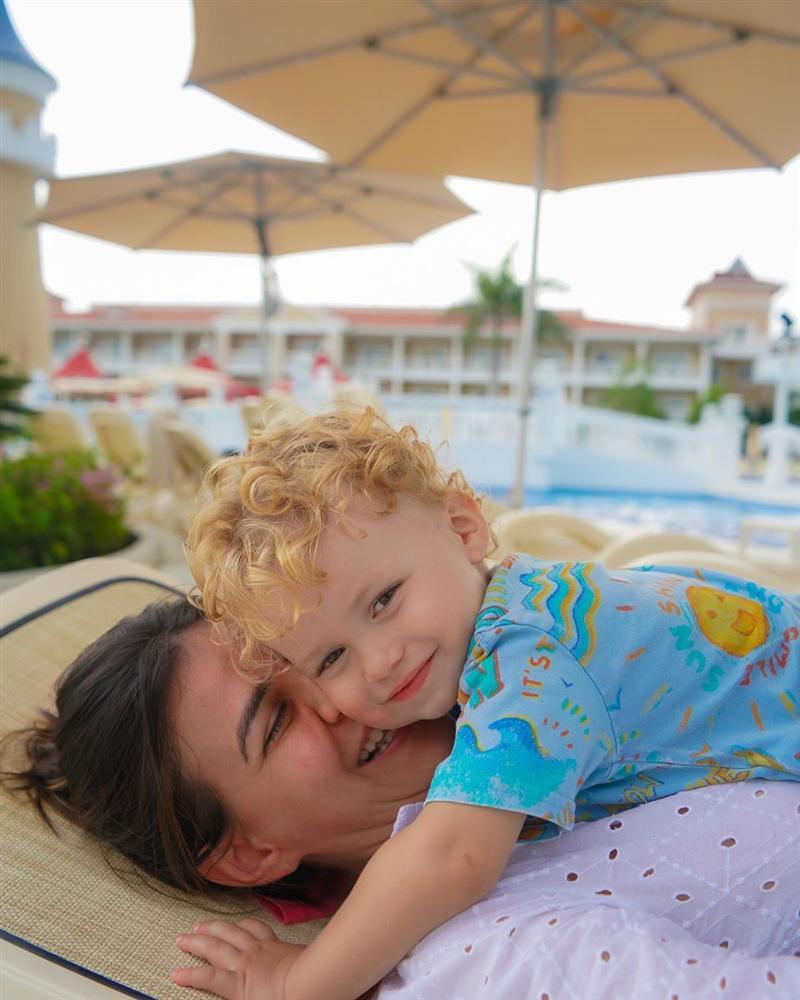 Bản tin Hoa hậu Hoàn vũ 10/6: Đồ nhàu xuất sắc giúp Trương Thị May chặt đẹp mỹ nữ mặc cũng như không-10