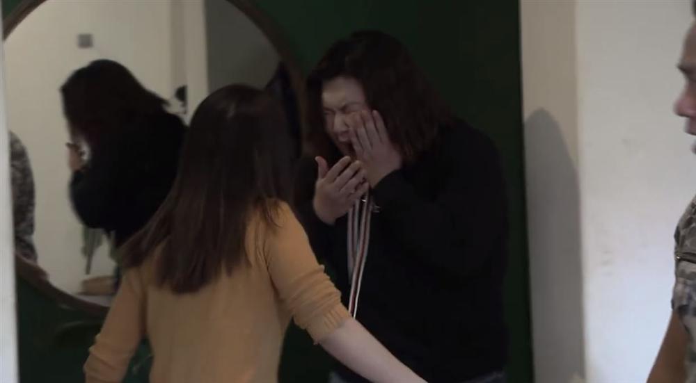 Khải vòi tiền bố vợ mới chịu ly hôn, Vũ lên giường với gái lạ trong tập 42 Về Nhà Đi Con-2