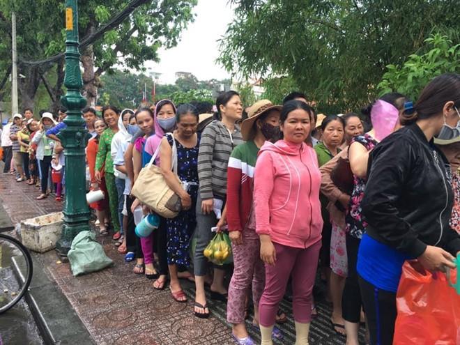 Người đàn ông 5 năm làm từ thiện ở BV Ung Bướu: Tôi sống ở khu này trên 30 năm rồi, chưa thấy ai phát cơm miễn phí mà bị đánh-3