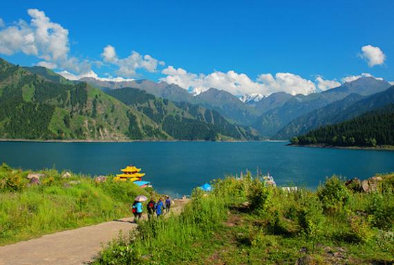 Bí ẩn về quái vật giữa hồ nổi tiếng nhất Trung Quốc-1