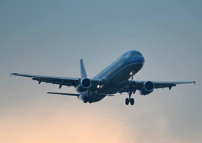 Em bé 2 tuổi hôn mê, máy bay Vietnam Airlines hạ cánh khẩn cấp sau 15 phút bay-1
