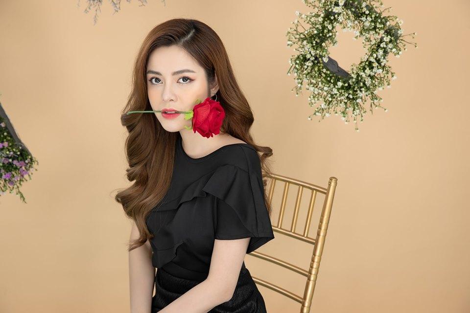 Nhan sắc nóng bỏng của hotgirl lên giường với Vũ trong Về Nhà Đi Con-3