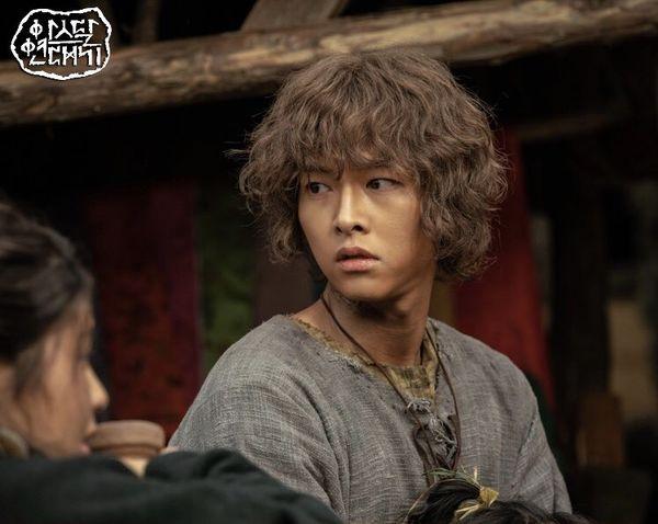 Mặc tranh cãi đạo nhái, phim mới của Song Joong Ki cán mốc rating cao nhất-1