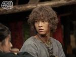 Mặc tranh cãi đạo nhái, phim mới của Song Joong Ki cán mốc rating cao nhất