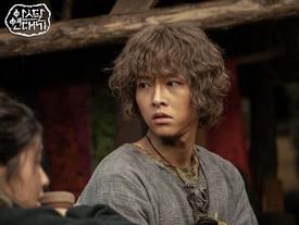 Mặc tranh cãi đạo nhái, phim mới của Song Joong Ki cán mốc rating cao nhất Mặc tranh cãi đạo nhái, phim mới của Song Joong Ki cán mốc rating cao nhất