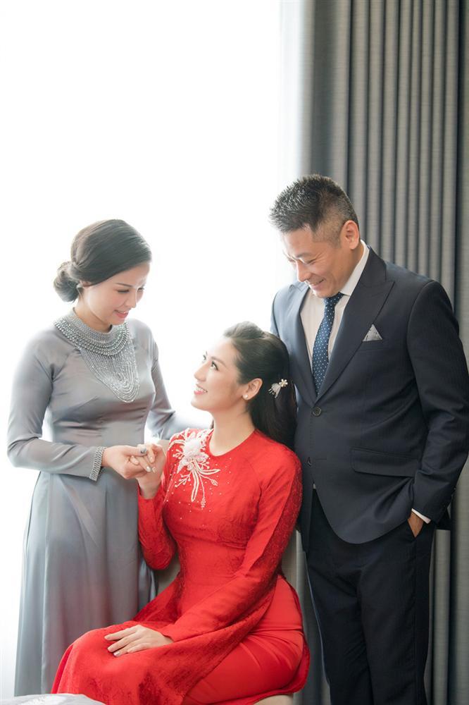 Á hậu Tú Anh: Từ tiểu thư được cưng như trứng mỏng nay trở thành gái một con chỉn chu đến nỗi mẹ đẻ cũng ngỡ ngàng-4