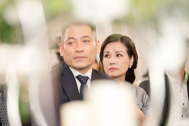 Á hậu Tú Anh: Từ tiểu thư được cưng như trứng mỏng nay trở thành gái một con chỉn chu đến nỗi mẹ đẻ cũng ngỡ ngàng-6