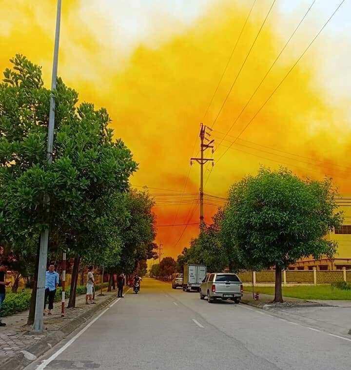 Bầu trời phủ một màu vàng khi doanh nghiệp gặp sự cố, chưa rõ hóa chất gì-1