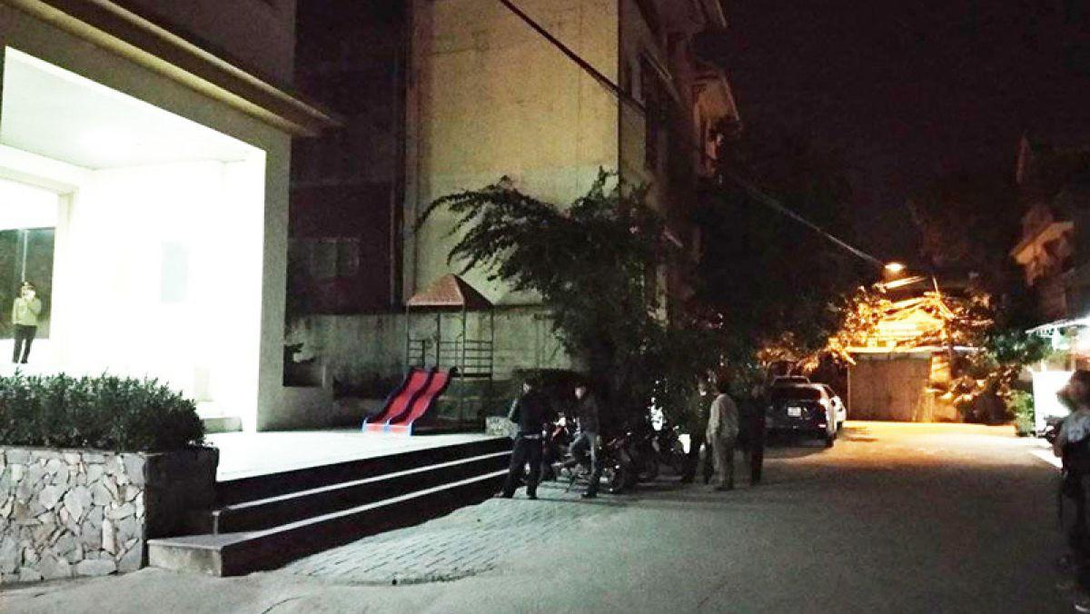 Nghệ An: Nô đùa với em trai trong sân nhà, anh bị ngã va vào ghế đá tử vong-1