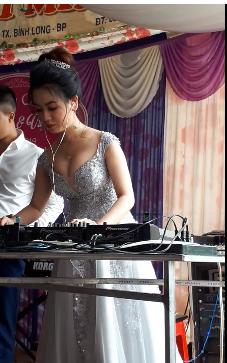 CLIP chất đừng hỏi: Cô dâu lộ vòng một căng tròn, làm DJ cho cả quan viên hai họ quẩy tung chảo-2