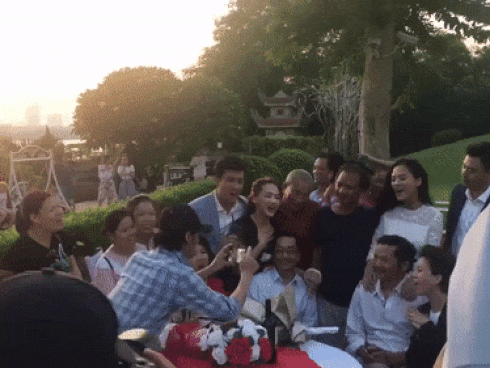 'Về Nhà Đi Con' khép lại với đám cưới hạnh phúc của Huệ và Quốc 'Về Nhà Đi Con' khép lại với đám cưới hạnh phúc của Huệ và Quốc