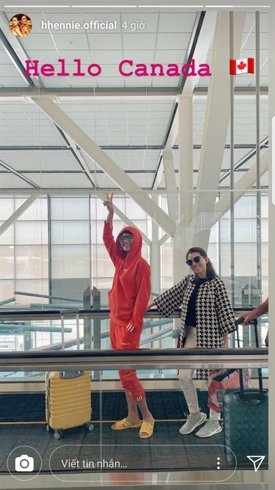 Khác nhau hoàn toàn ai dè HHen Niê và MC Quyền Linh lại có chung sở thích thời trang kỳ lạ này-1