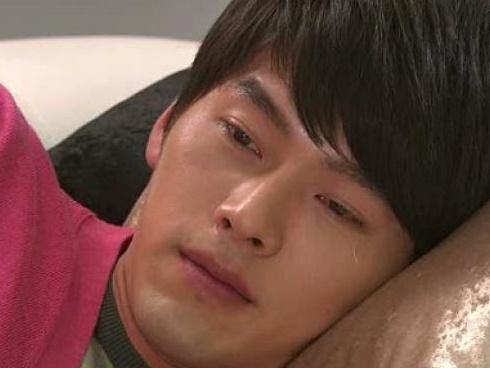 Chồng chết lặng khi cầm kết quả xét nghiệm ADN của hai con trai