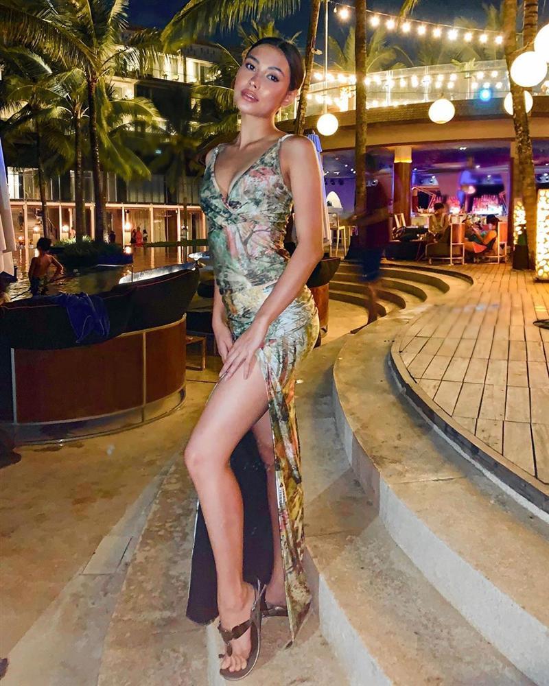 Gợi cảm hơn sau tăng cân nhưng Hoàng Thùy vẫn chưa đủ bốc lửa khi so kè thí sinh Miss Universe 2019-10
